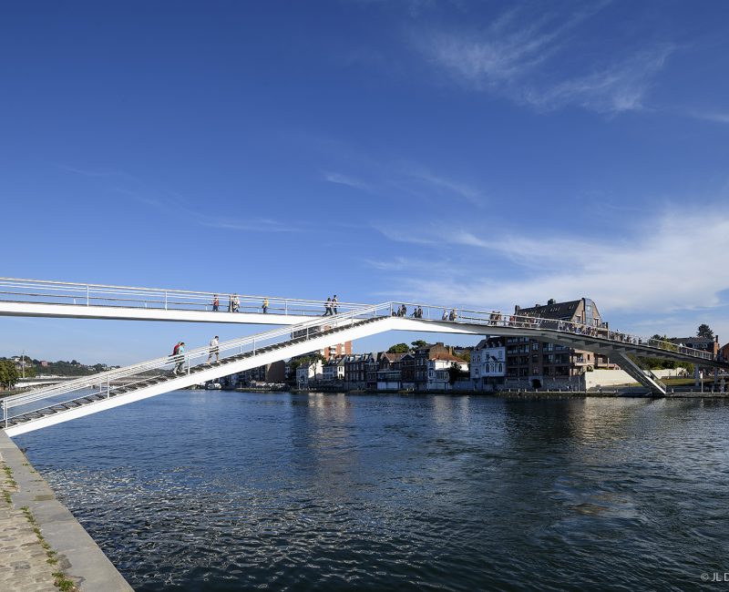 Passerelle sur la Meuse à Namur – “L’Enjambée”