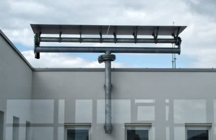 Pose d’un héliostat sur la nouvelle caserne des pompiers de Charleroi