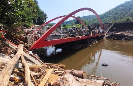Inondations : remise en place du pont de la Rochette