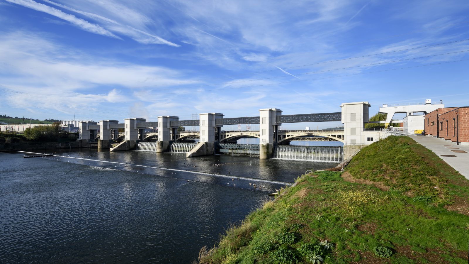 Renovatie van de stuwdam van Monsin